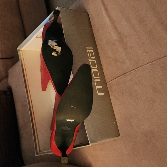 Moda Spana woman red leather 3in heel boots - Picture 3 of 5